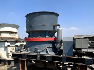 تأثير تعديل مركزية كسارة المخروط الهيدروليكية أحادية الأسطوانة GP300S وتصميم غرفة التكسير على الإنتاجية